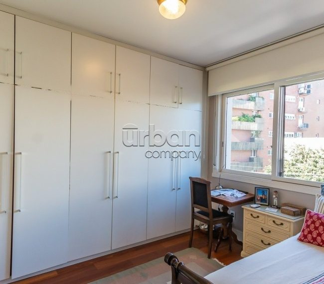 Apartamento com 120m², 3 quartos, 1 suíte, 2 vagas, no bairro Moinhos de Vento em Porto Alegre