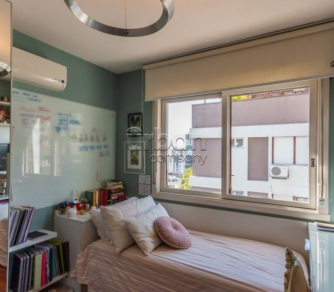 Apartamento com 120m², 3 quartos, 1 suíte, 2 vagas, no bairro Moinhos de Vento em Porto Alegre