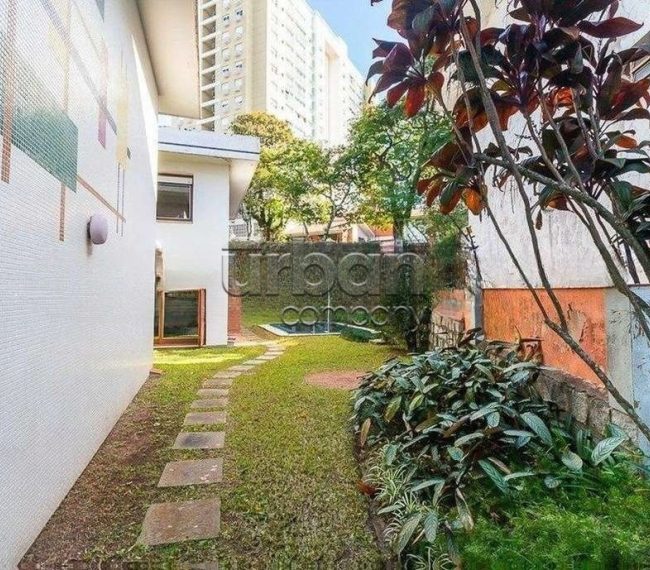 Casa com 500m², 4 quartos, 2 suítes, 6 vagas, no bairro Boa Vista em Porto Alegre