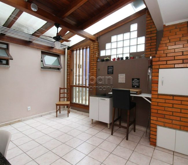 Apartamento com 119m², 3 quartos, 1 suíte, 1 vaga, no bairro Passo da Areia em Porto Alegre