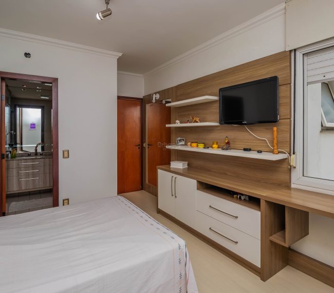 Apartamento com 118m², 3 quartos, 1 suíte, 2 vagas, no bairro Petropolis em Porto Alegre