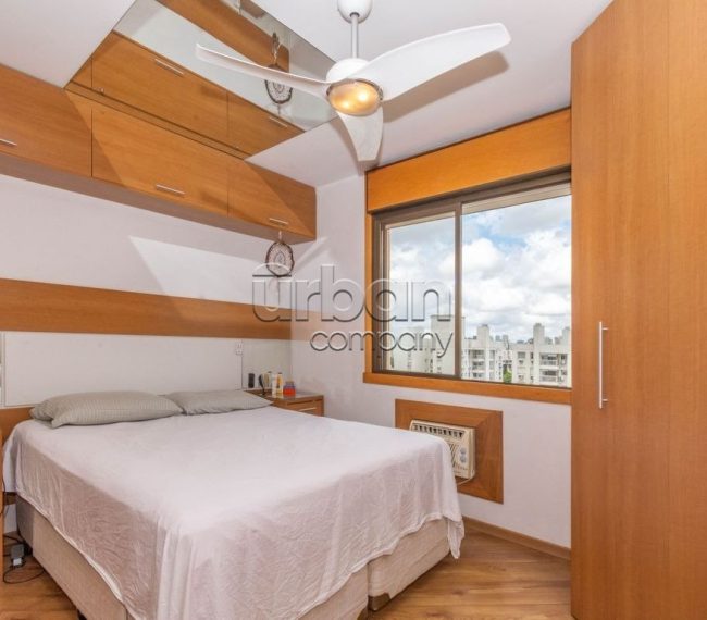 Apartamento com 87m², 3 quartos, 1 suíte, 2 vagas, no bairro Passo da Areia em Porto Alegre