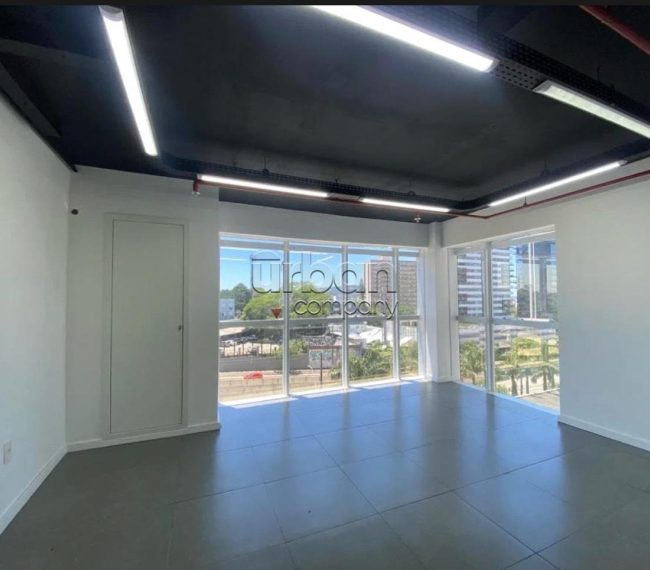 Sala com 71m², 2 vagas, no bairro Petrópolis em Porto Alegre