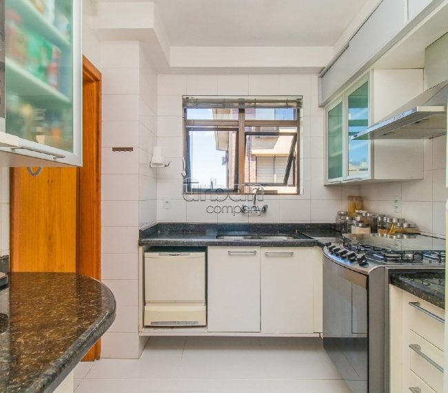 Apartamento com 97m², 3 quartos, 1 suíte, 2 vagas, no bairro Mont Serrat em Porto Alegre