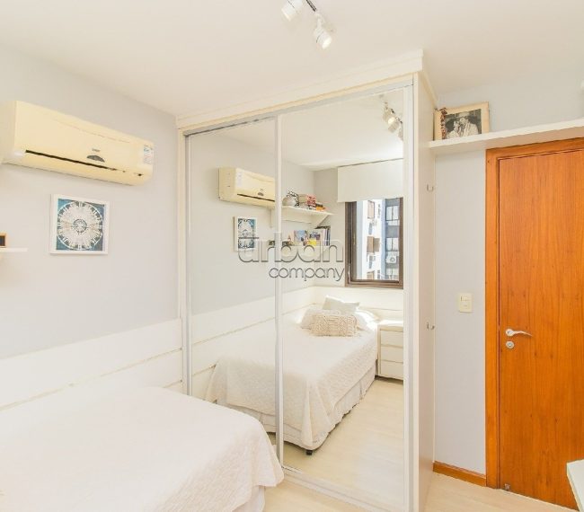 Apartamento com 97m², 3 quartos, 1 suíte, 2 vagas, no bairro Mont Serrat em Porto Alegre