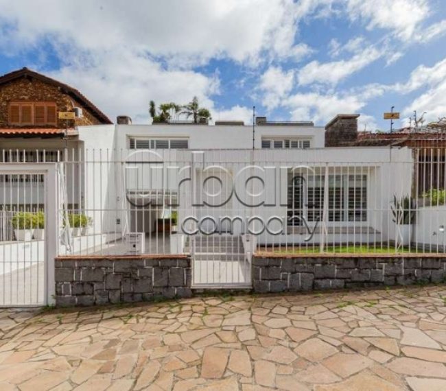 Casa com 390m², 4 quartos, 2 suítes, 2 vagas, no bairro Chácara das Pedras em Porto Alegre