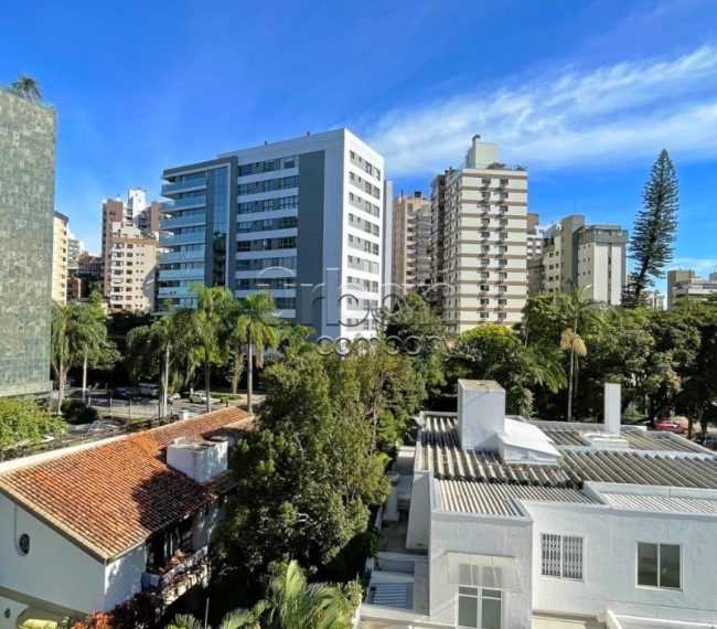 Apartamento com 183m², 3 quartos, 1 suíte, 3 vagas, no bairro Auxiliadora em Porto Alegre