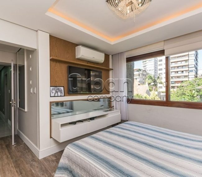 Apartamento com 133m², 3 quartos, 1 suíte, 2 vagas, no bairro Moinhos de Vento em Porto Alegre