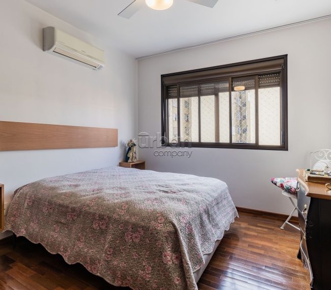 Apartamento com 102m², 3 quartos, 1 suíte, 2 vagas, no bairro Rio Branco em Porto Alegre