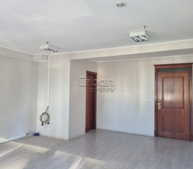 Sala com 36m², 1 vaga, no bairro Auxiliadora em Porto Alegre