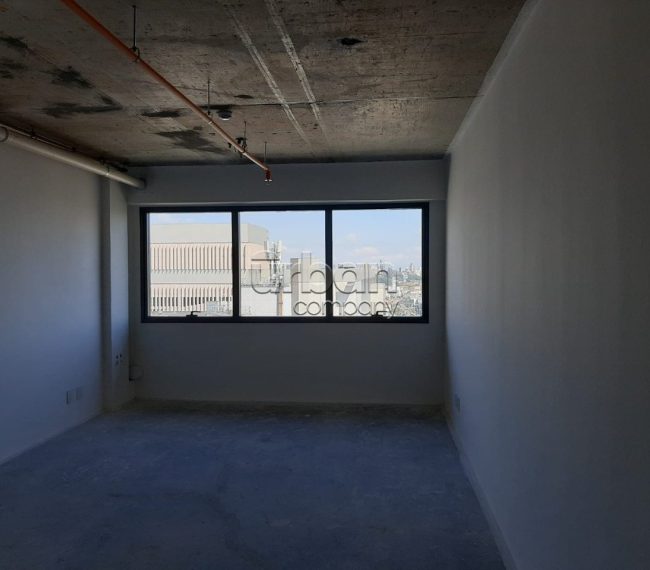 Sala com 33m², no bairro Cristo Redentor em Porto Alegre