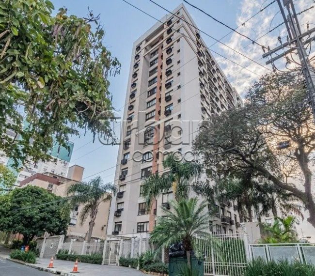 Apartamento com 67m², 2 quartos, 1 suíte, 1 vaga, no bairro Passo da Areia em Porto Alegre