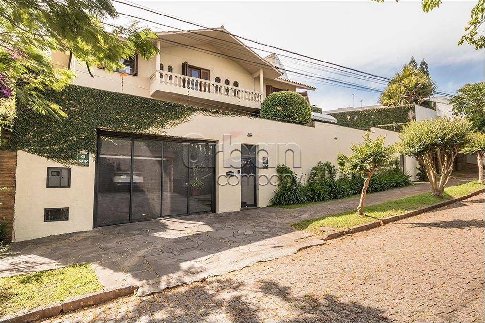 Casa com 640m², 4 quartos, 1 suíte, 6 vagas, no bairro Três Figueiras em Porto Alegre