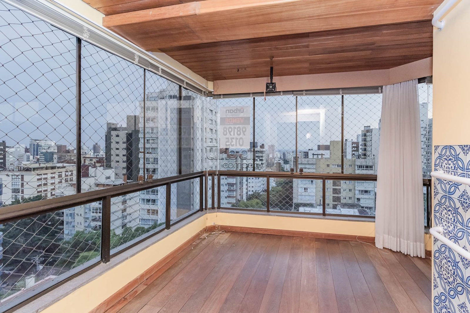 Apartamento com 222m², 3 quartos, 3 suítes, 2 vagas, no bairro Rio Branco em Porto Alegre