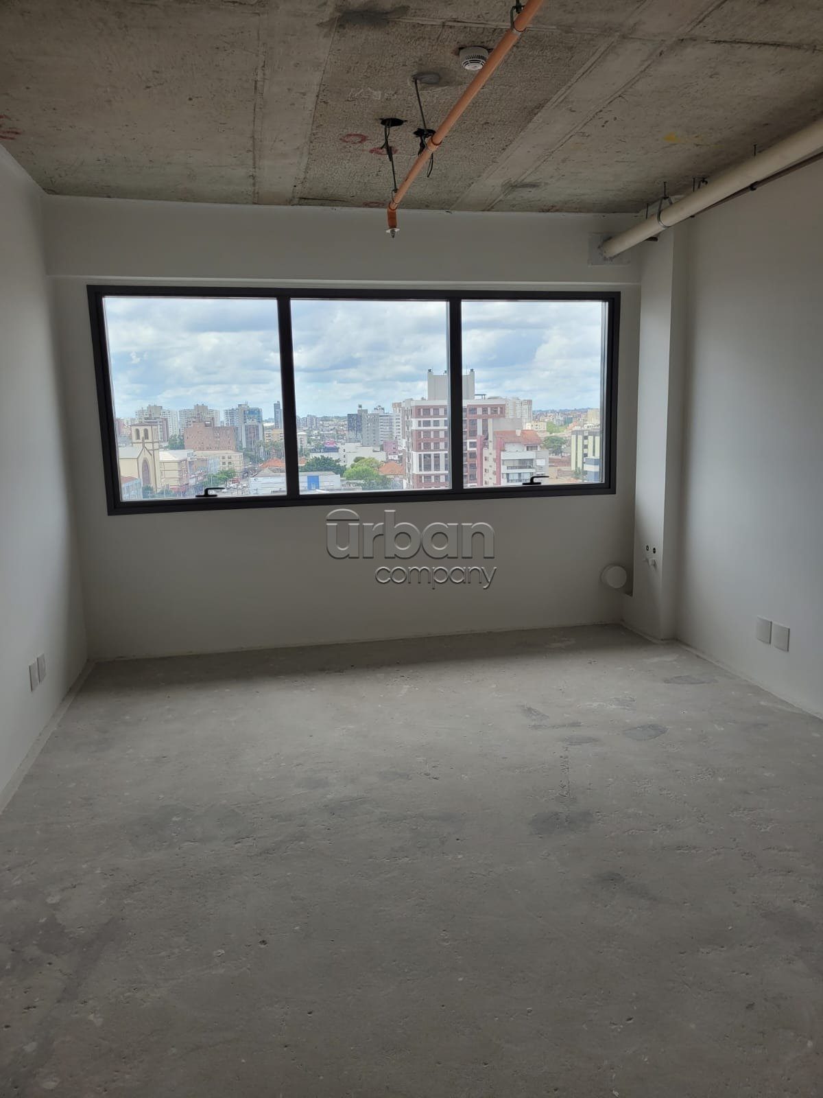 Sala com 33m², 1 vaga, no bairro Cristo Redentor em Porto Alegre