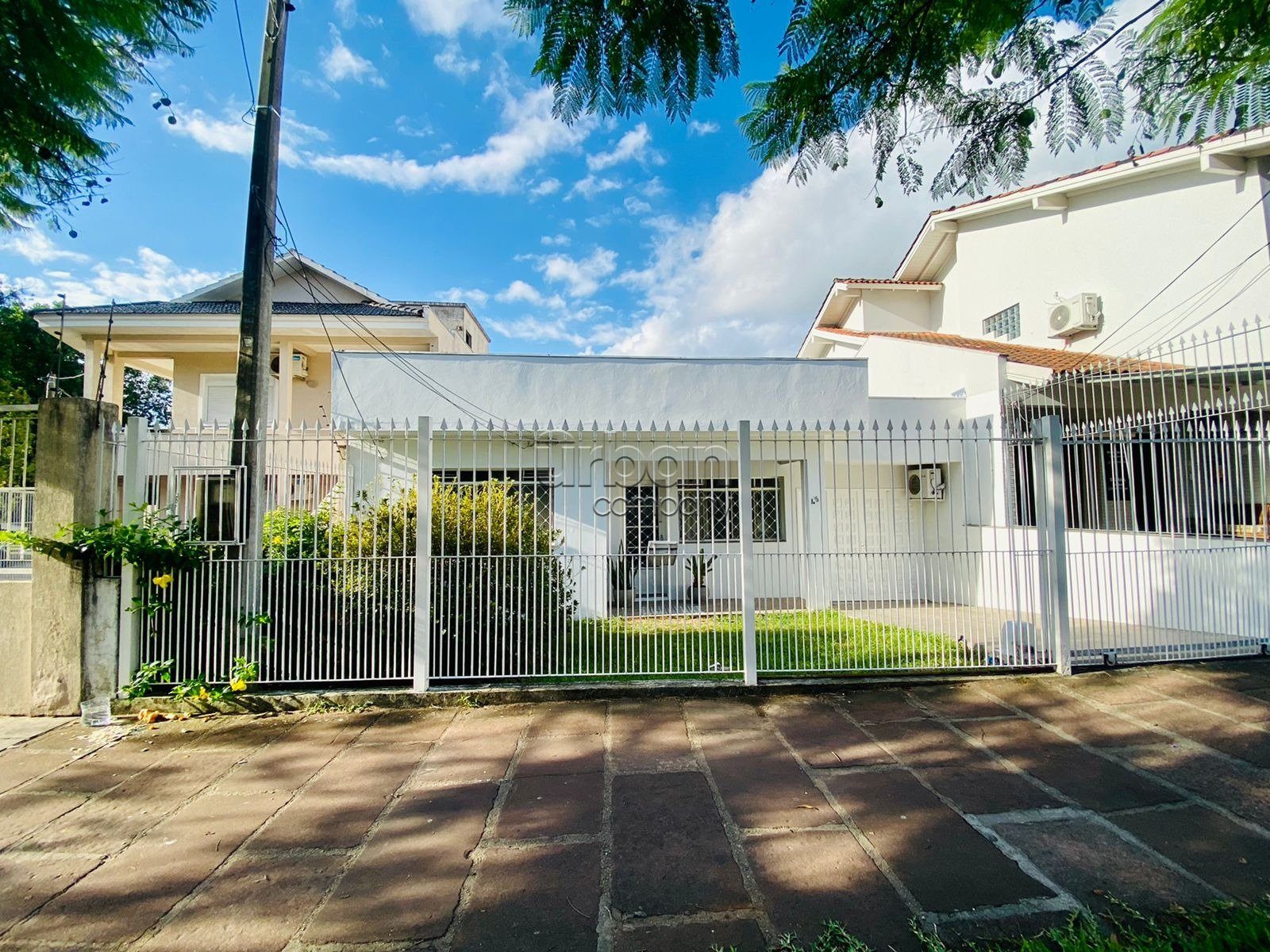 Casa com 112m², 3 quartos, 1 suíte, 2 vagas, no bairro Vila Ipiranga em Porto Alegre