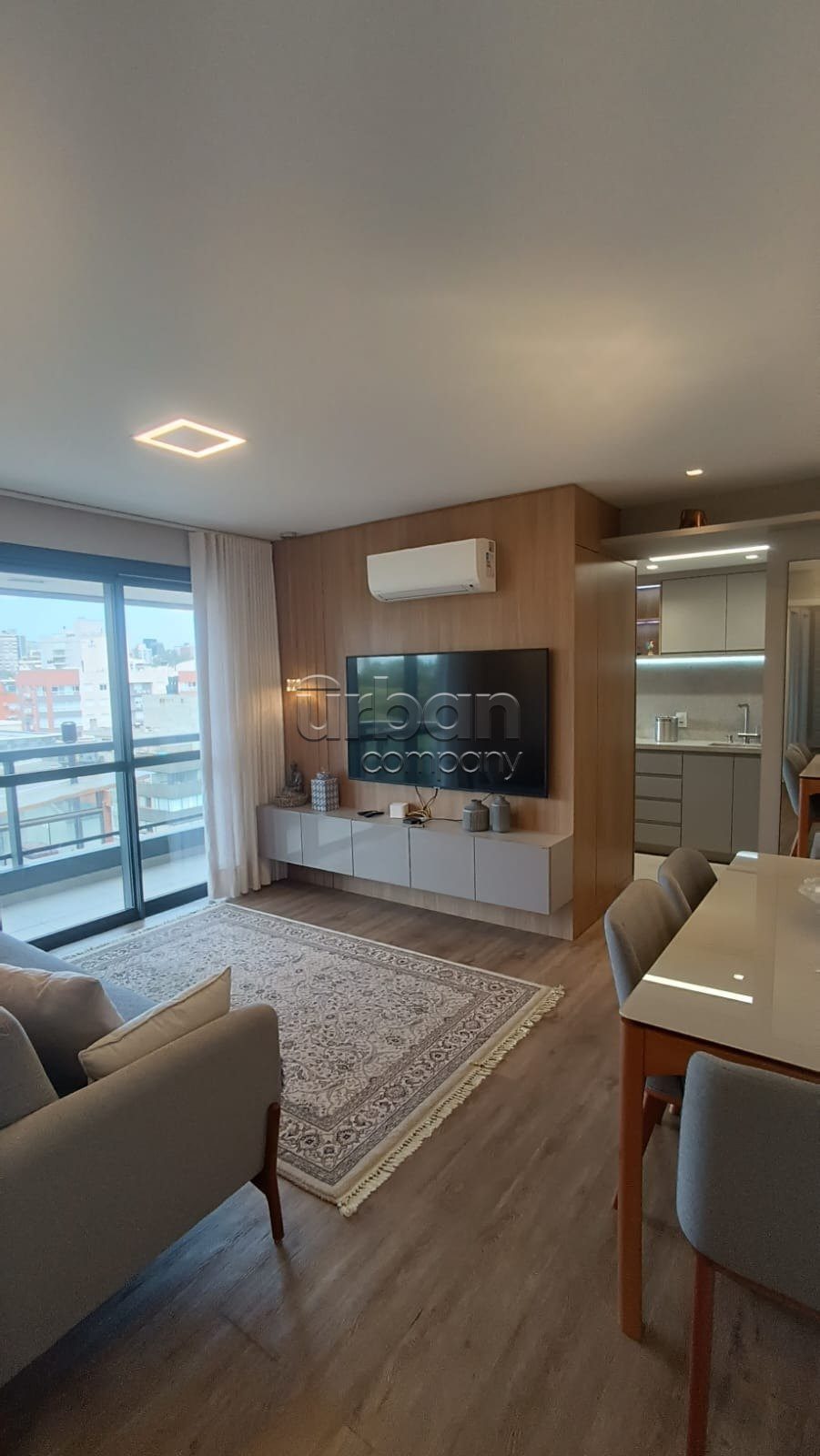 Apartamento com 77m², 2 quartos, 1 suíte, 1 vaga, no bairro Moinhos de Vento em Porto Alegre