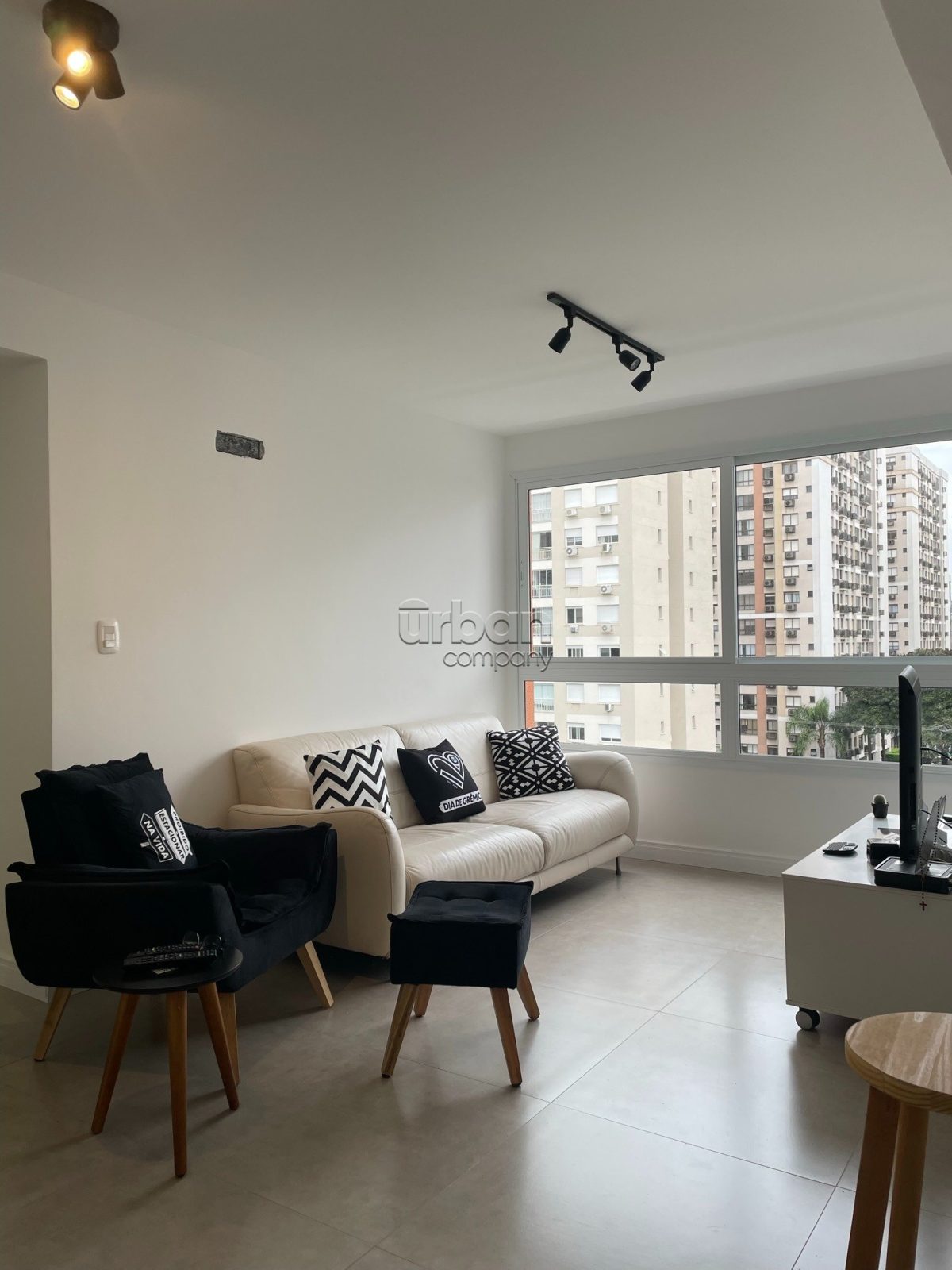 Apartamento com 50m², 1 quarto, 1 vaga, no bairro Passo da Areia em Porto Alegre