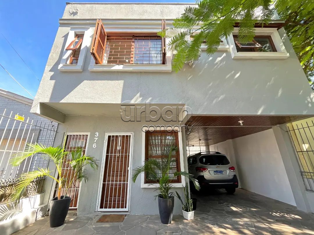 Casa com 180m², 4 quartos, 4 suítes, 3 vagas, no bairro Partenon em Porto Alegre