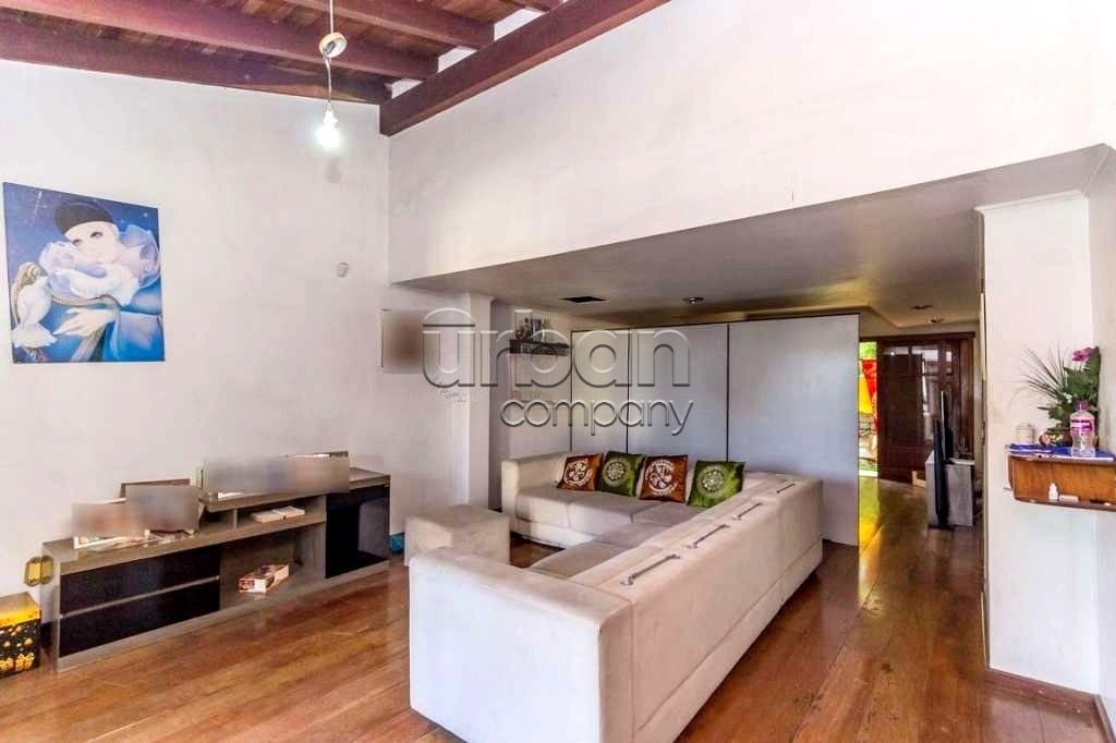 Casa com 247m², 3 quartos, 1 suíte, 6 vagas, no bairro Cristo Redentor em Porto Alegre