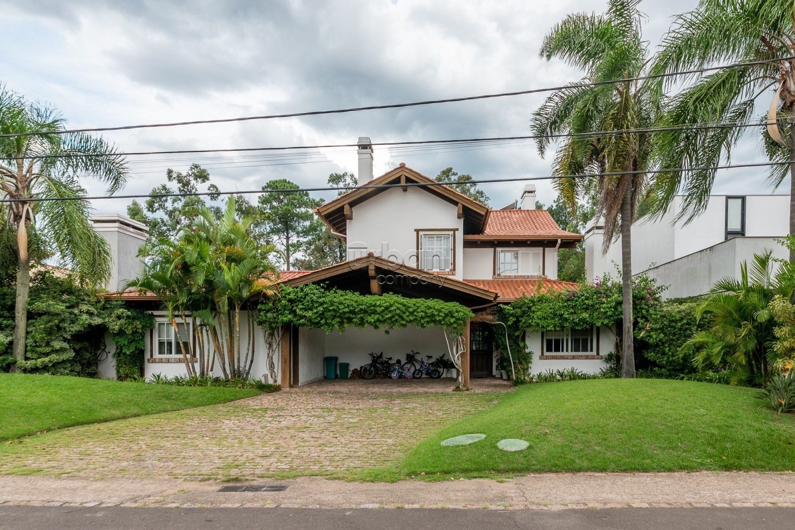 Casa em Condomínio com 321m², 4 quartos, 4 suítes, 6 vagas, no bairro Belém Novo em Porto Alegre