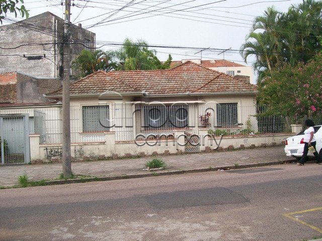 Casa com 180m², 4 quartos, 1 suíte, 4 vagas, no bairro São João em Porto Alegre