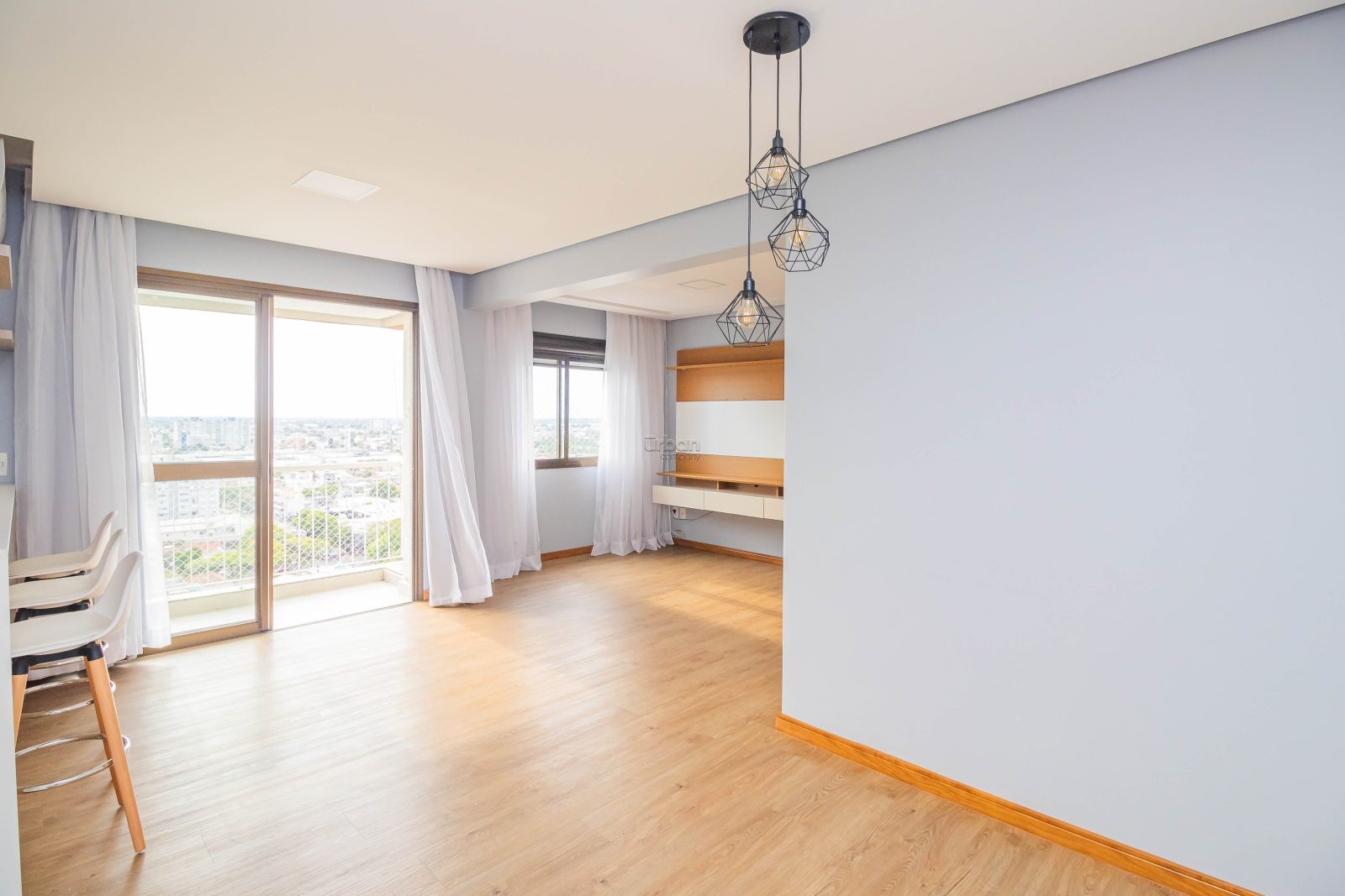 Apartamento com 72m², 3 quartos, 1 suíte, 1 vaga, no bairro Passo da Areia em Porto Alegre