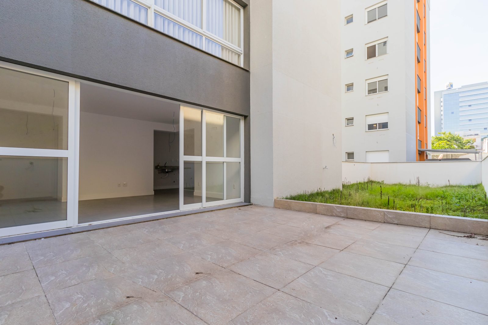 Apartamento Garden com 77m², 1 quarto, 1 suíte, 1 vaga, no bairro Passo da Areia em Porto Alegre